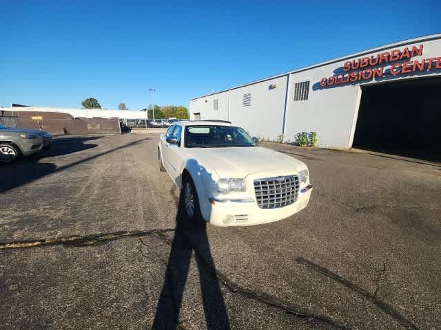 Used 2010 Chrysler 300 C w/ Luxury Group II AWD/4WD image 6