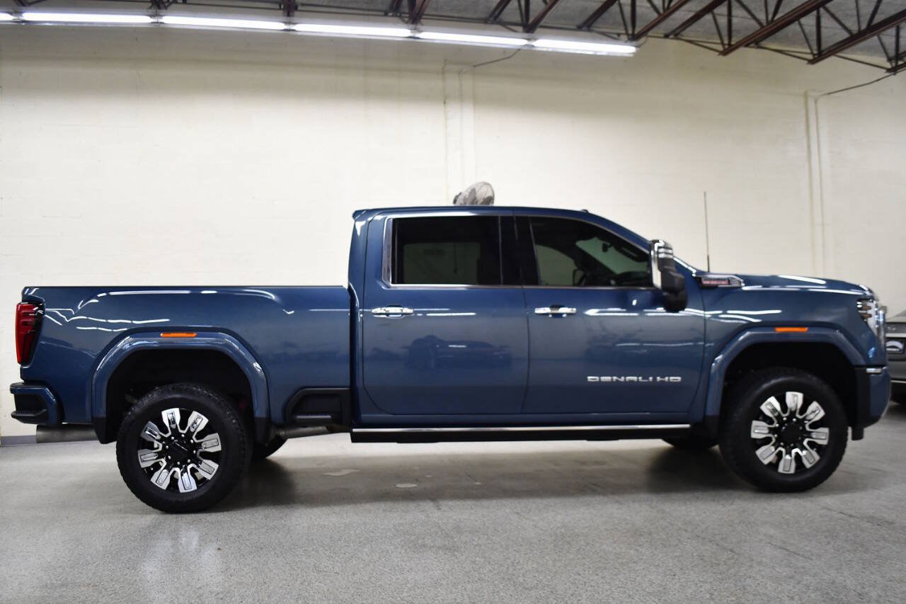 Used 2025 GMC Sierra 2500 Denali w/ Denali Reserve Package AWD/4WD image 4