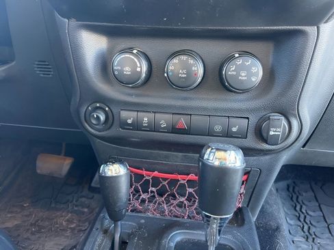 Used 2017 Jeep Wrangler Unlimited Rubicon image 20