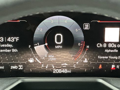 Used 2025 GMC Acadia Elevation image 29