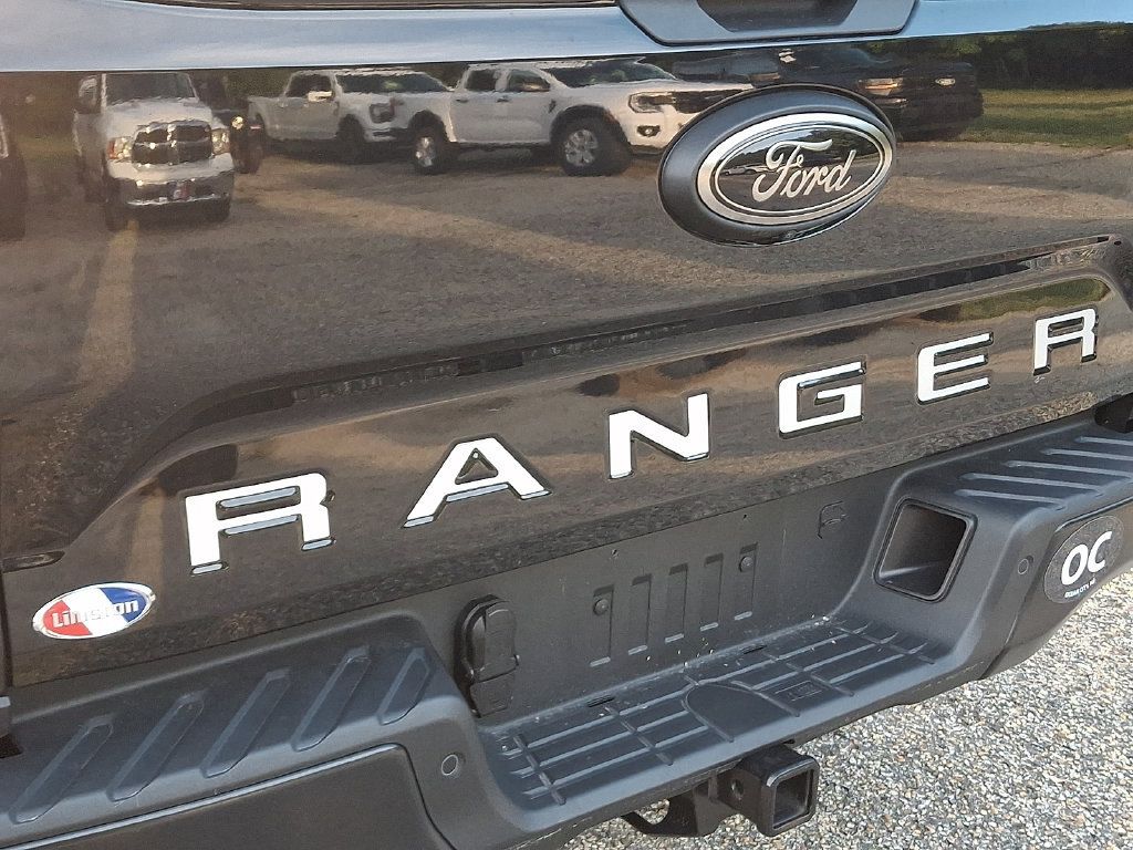 Used 2025 Ford Ranger Lariat w/ Black Appearance Package AWD/4WD image 11