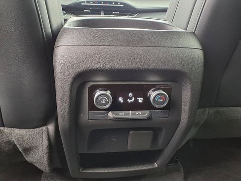 Used 2025 Buick Enclave Preferred w/ Power Package image 24