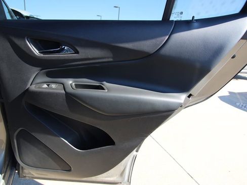 Used 2018 Chevrolet Equinox LT image 40