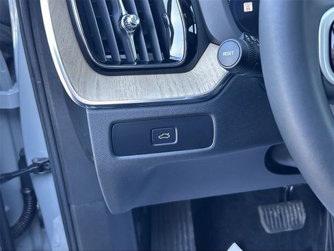 New 2026 Volvo XC60 B5 Plus w/ Climate Package image 17