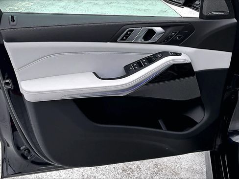 Used 2024 BMW X5 xDrive40i w/ M Sport Package image 22