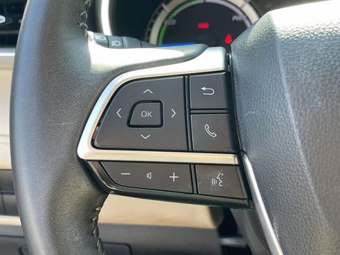 Used 2024 Toyota Highlander XLE AWD/4WD image 34