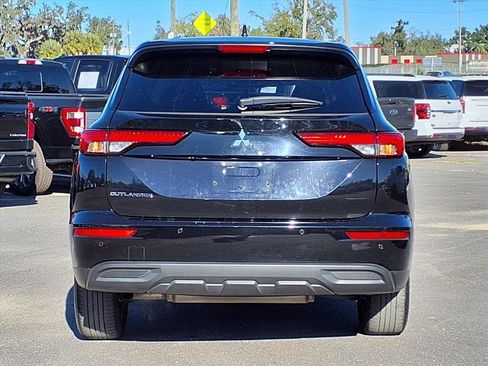 Used 2024 Mitsubishi Outlander ES image 6
