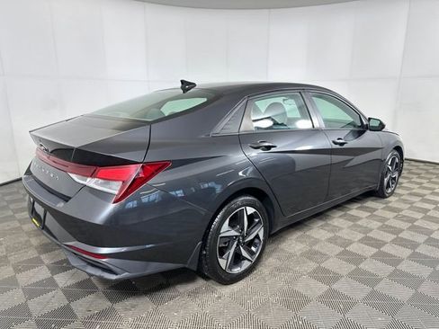Used 2023 Hyundai Elantra SEL w/ Convenience Package image 3