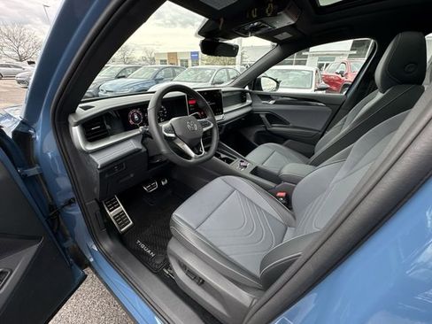 New 2026 Volkswagen Tiguan SE R-Line FWD image 10