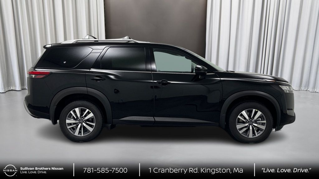 Certified 2024 Nissan Pathfinder SL w/ Black Appearance Package AWD/4WD image 4