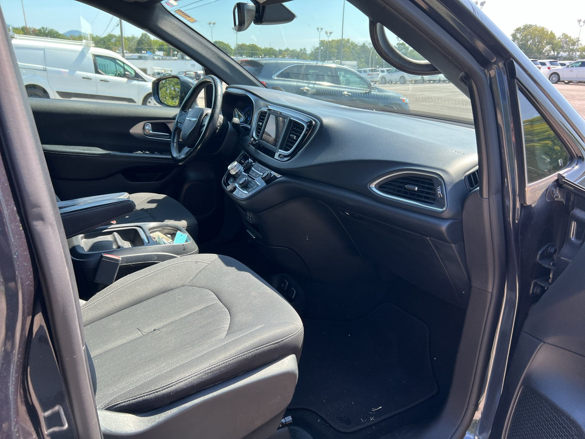 Used 2019 Chrysler Pacifica Touring Plus w/ S Appearance Package FWD image 12