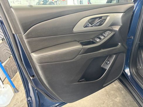 Used 2023 Chevrolet Traverse LT FWD image 13