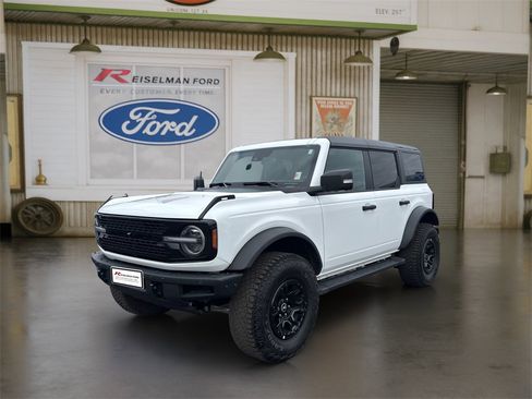 Certified 2024 Ford Bronco Wildtrak image 2