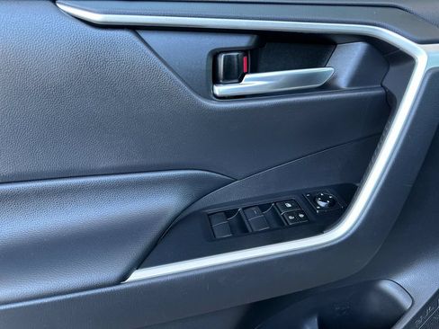 Used 2021 Toyota RAV4 XLE w/ Carpet Mat Package (TMS) FWD image 10