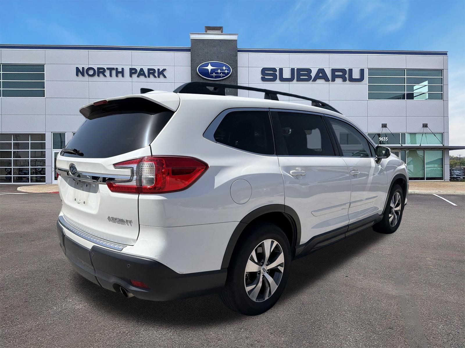 Used 2023 Subaru Ascent Premium w/ Convenience Package AWD/4WD image 3