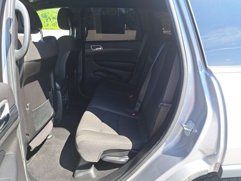 Used 2021 Jeep Grand Cherokee Laredo RWD image 14