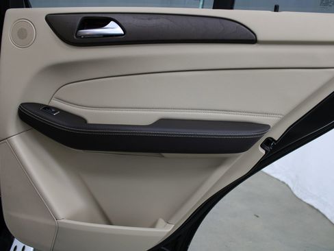 Used 2019 Mercedes-Benz GLE 400 4MATIC image 22