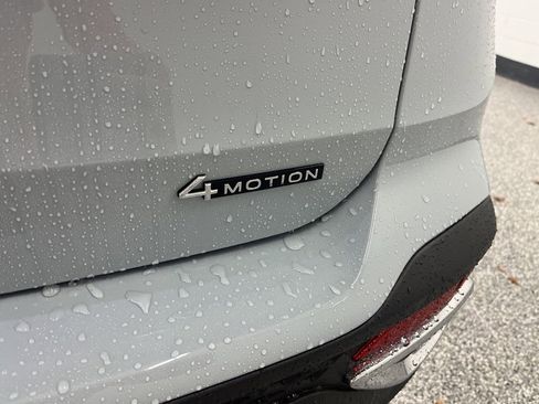 New 2026 Volkswagen Taos SEL image 5