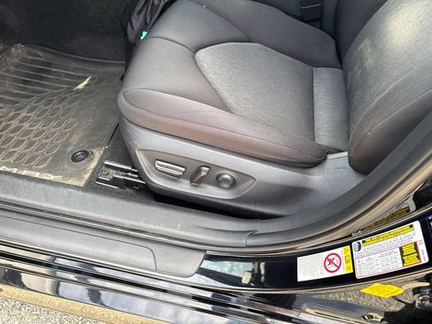 Used 2019 Toyota Camry LE FWD image 30