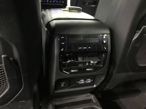 Used 2021 Jeep Grand Cherokee L Limited AWD/4WD image 32