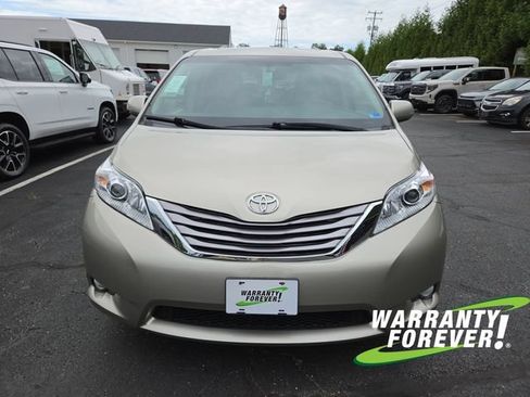 Used 2017 Toyota Sienna XLE Premium FWD image 2