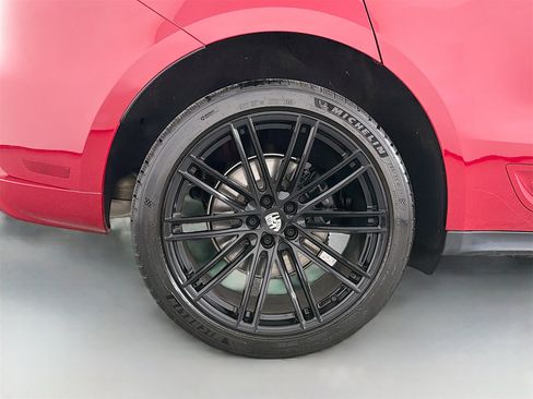 Certified 2023 Porsche Macan image 13