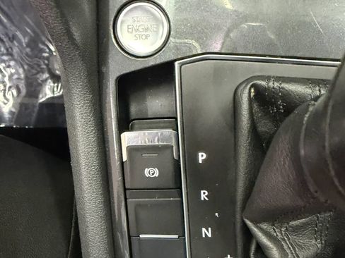 Used 2019 Volkswagen Tiguan SE w/ Panoramic Sunroof Package FWD image 18