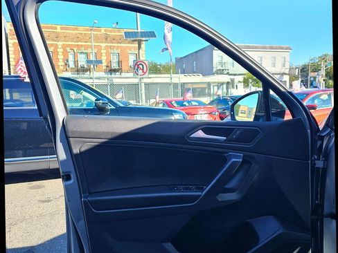 Used 2021 Volkswagen Tiguan SE R-Line image 12