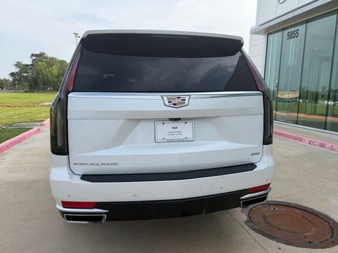 Used 2024 Cadillac Escalade ESV Premium Luxury w/ LPO, Floor Liner Package AWD/4WD image 4