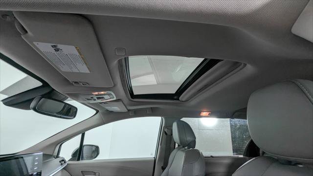 Used 2023 Toyota Sienna XLE AWD/4WD image 16