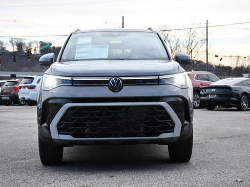 New 2026 Volkswagen Taos SEL image 2