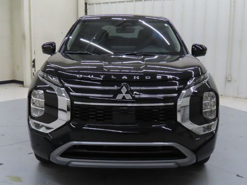 New 2025 Mitsubishi Outlander SE image 8