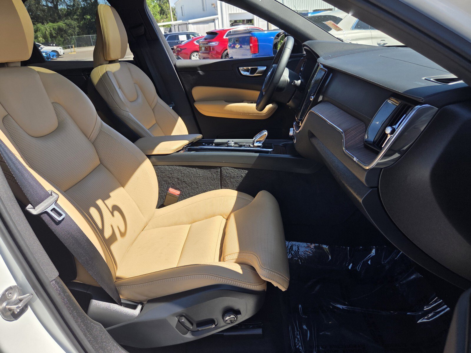 Used 2025 Volvo XC60 B5 Ultra w/ Protection Package Premier AWD/4WD image 17