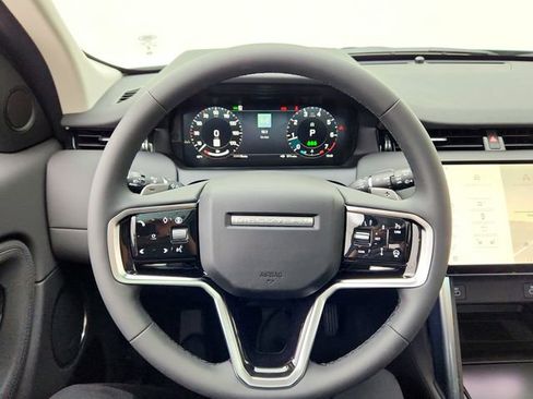 Used 2025 Land Rover Discovery Sport S image 25