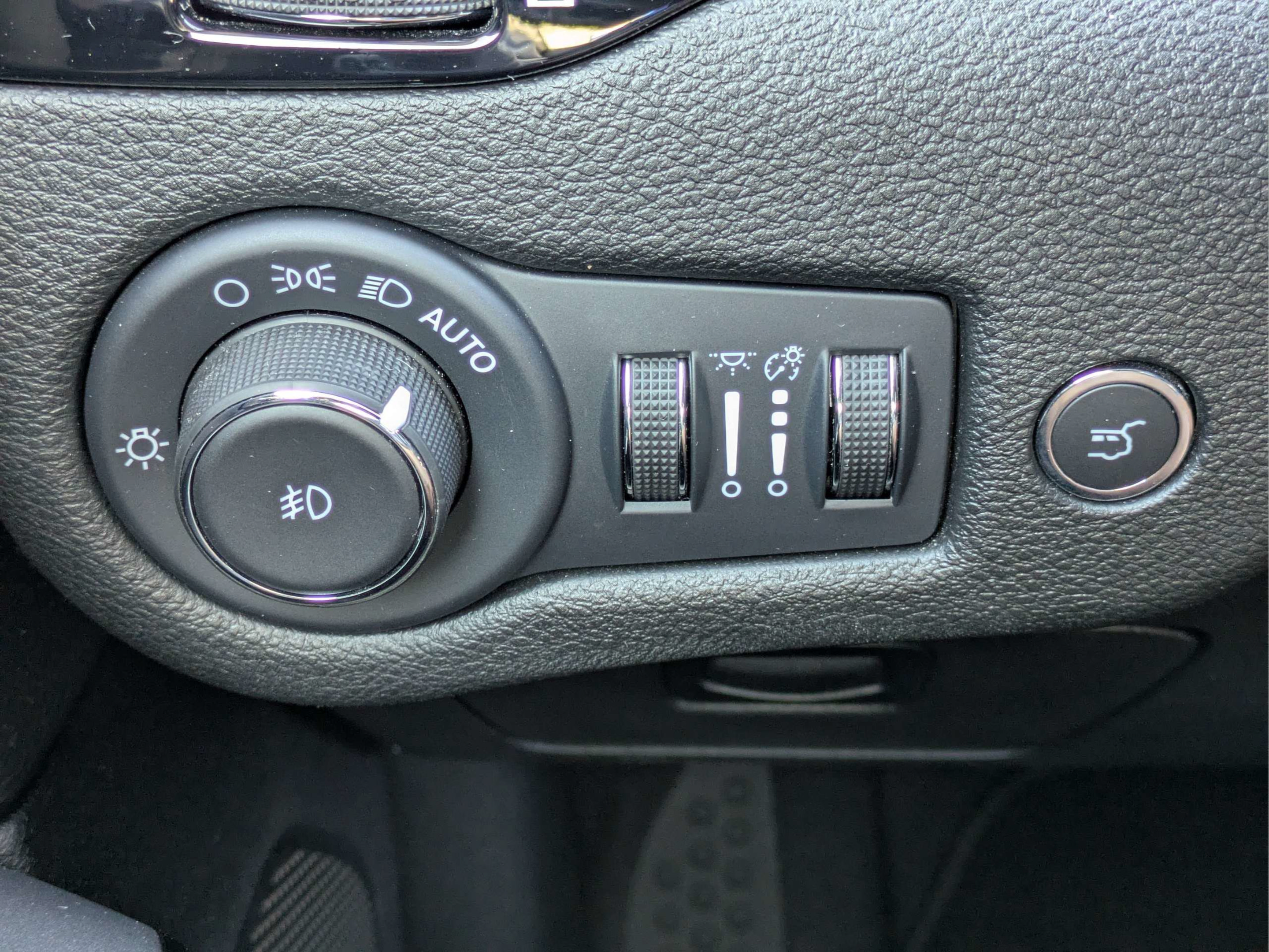 Used 2023 Jeep Cherokee Altitude Lux AWD/4WD image 26