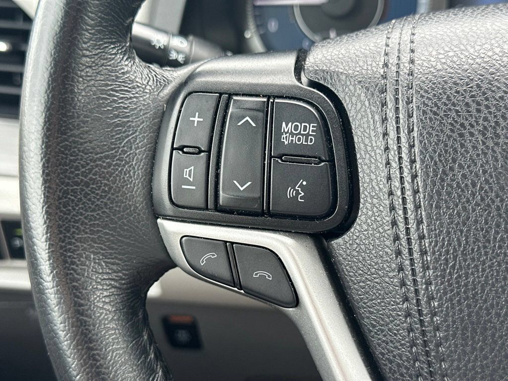 Used 2019 Toyota Sienna XLE w/ XLE Navigation Package FWD image 21
