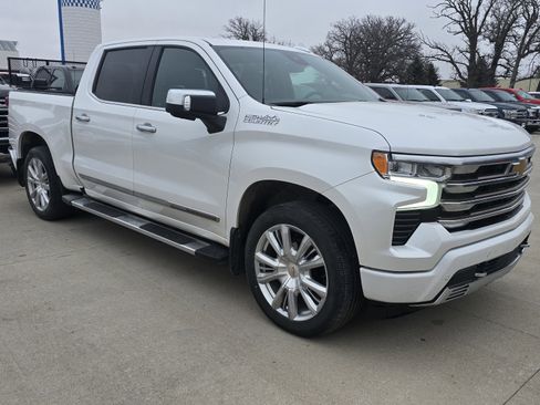 Used 2022 Chevrolet Silverado 1500 High Country w/ High Country Premium Package image 3