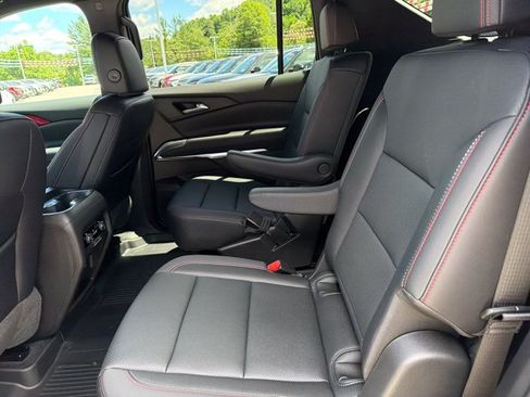 Used 2025 Chevrolet Traverse Z71 w/ Driver Confidence Package AWD/4WD image 13