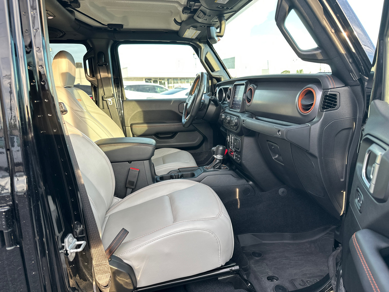 Used 2023 Jeep Gladiator Mojave w/ Cold Weather Group AWD/4WD image 18