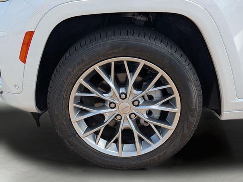 Used 2025 Jeep Grand Cherokee Summit AWD/4WD image 30