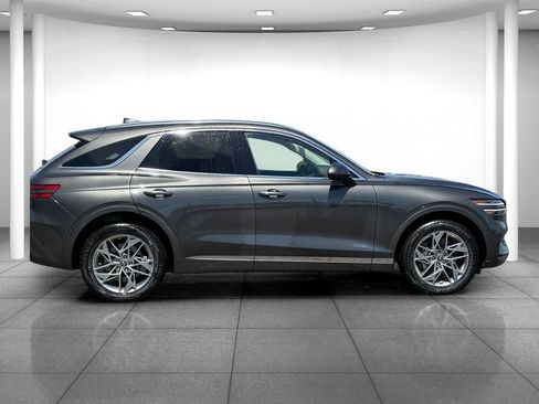 Used 2025 Genesis GV70 2.5T AWD/4WD image 8