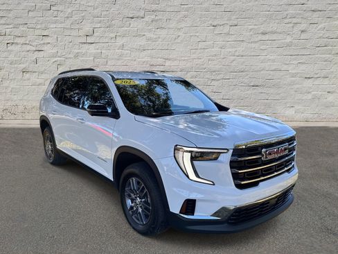 Used 2025 GMC Acadia Elevation image 3