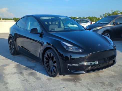 Used 2022 Tesla Model Y Performance AWD/4WD image 3