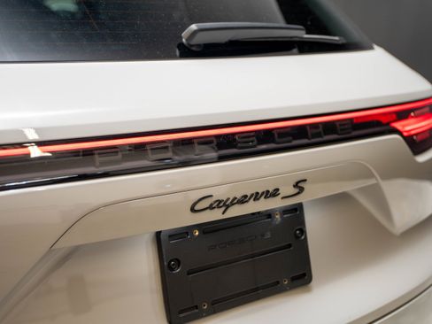 Certified 2023 Porsche Cayenne S Platinum AWD/4WD image 14