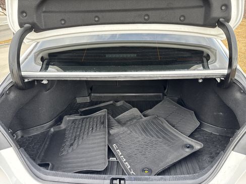 Used 2020 Toyota Camry LE image 24