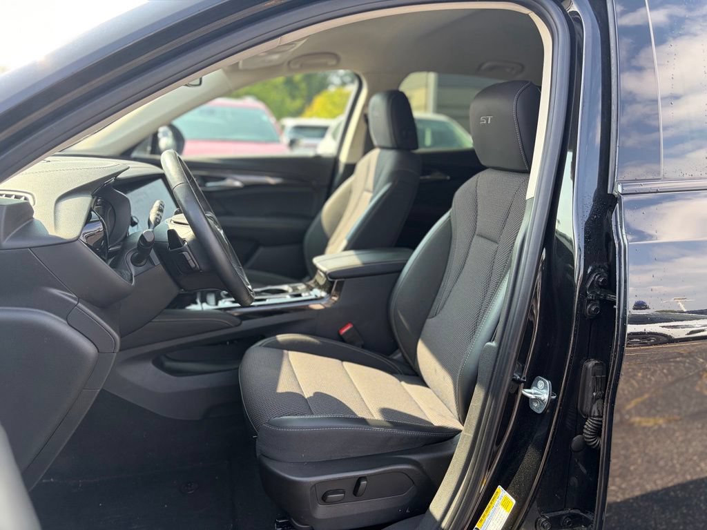 Used 2023 Buick Envision Preferred w/ Sport Touring Package AWD/4WD image 20