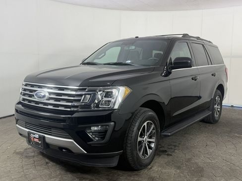 Used 2018 Ford Expedition XLT AWD/4WD image 3