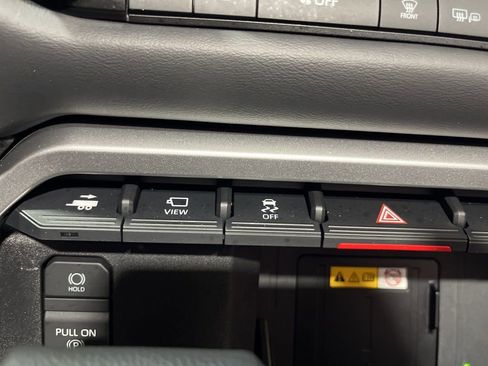 Used 2024 Toyota Tundra Platinum AWD/4WD image 32
