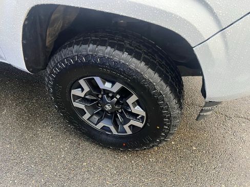Used 2018 Toyota Tacoma SR RWD image 9