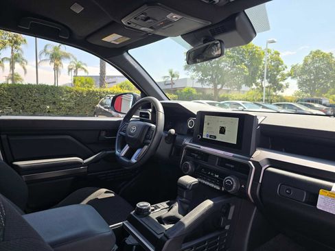 Certified 2026 Toyota 4Runner SR5 AWD/4WD image 11